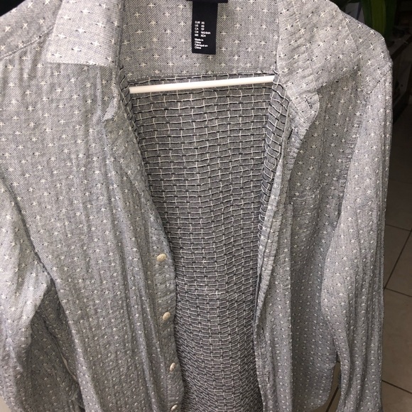 XS Shirt nice print . All sales are final. - Picture 2 of 3